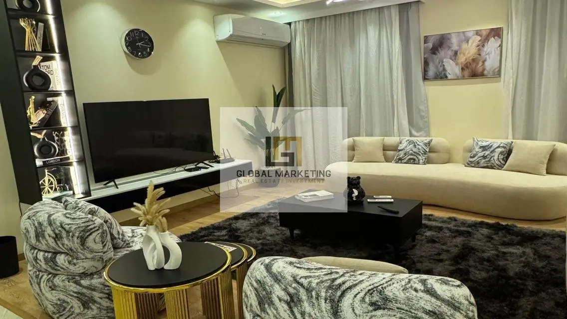 Furnished Apartment - Modern furniture -in Eastown
