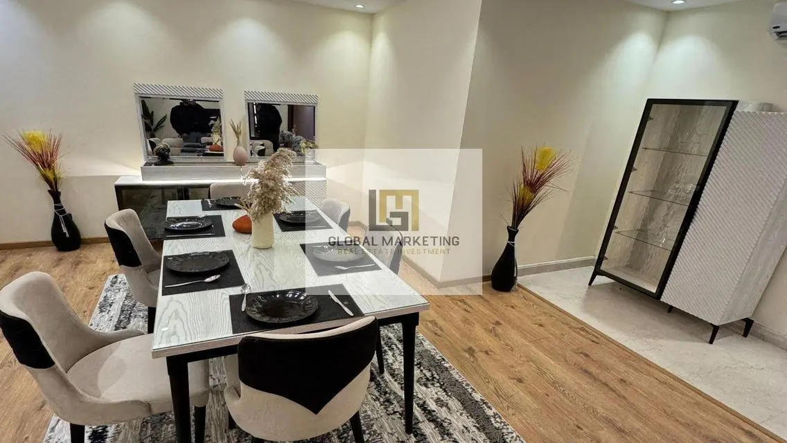 Furnished Apartment - Modern furniture -in Eastown