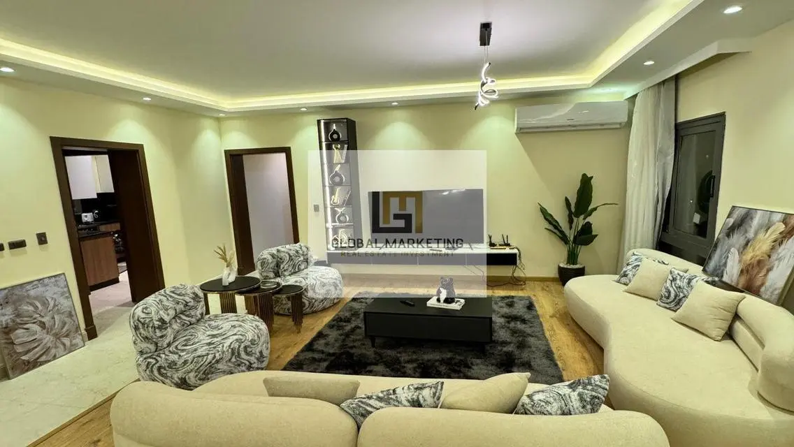 Furnished Apartment - Modern furniture -in Eastown