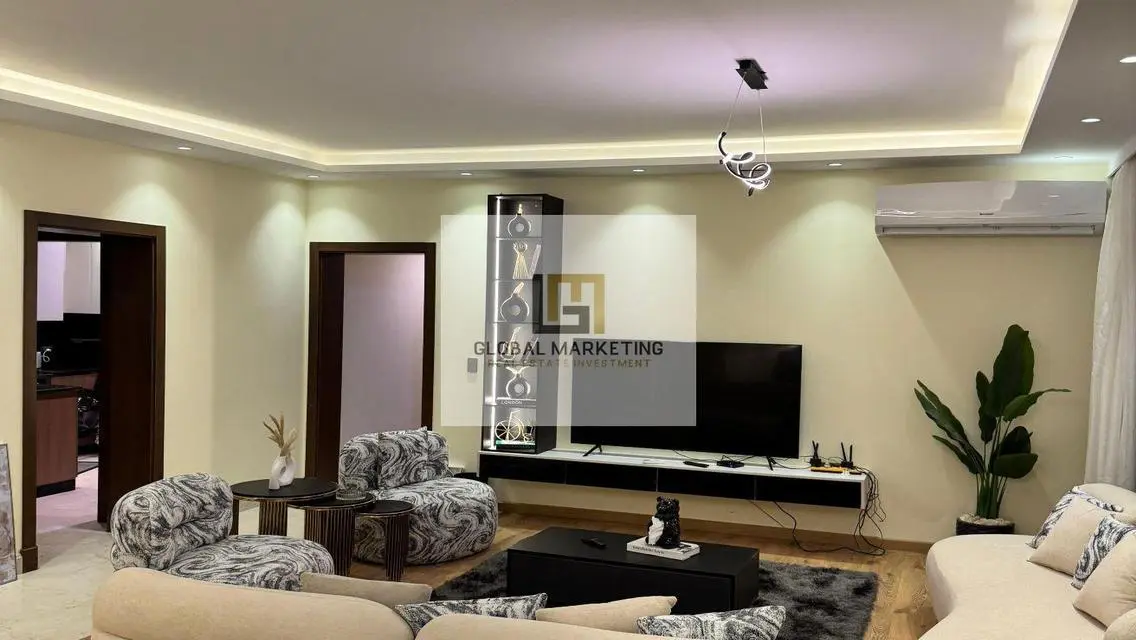 Furnished Apartment - Modern furniture -in Eastown