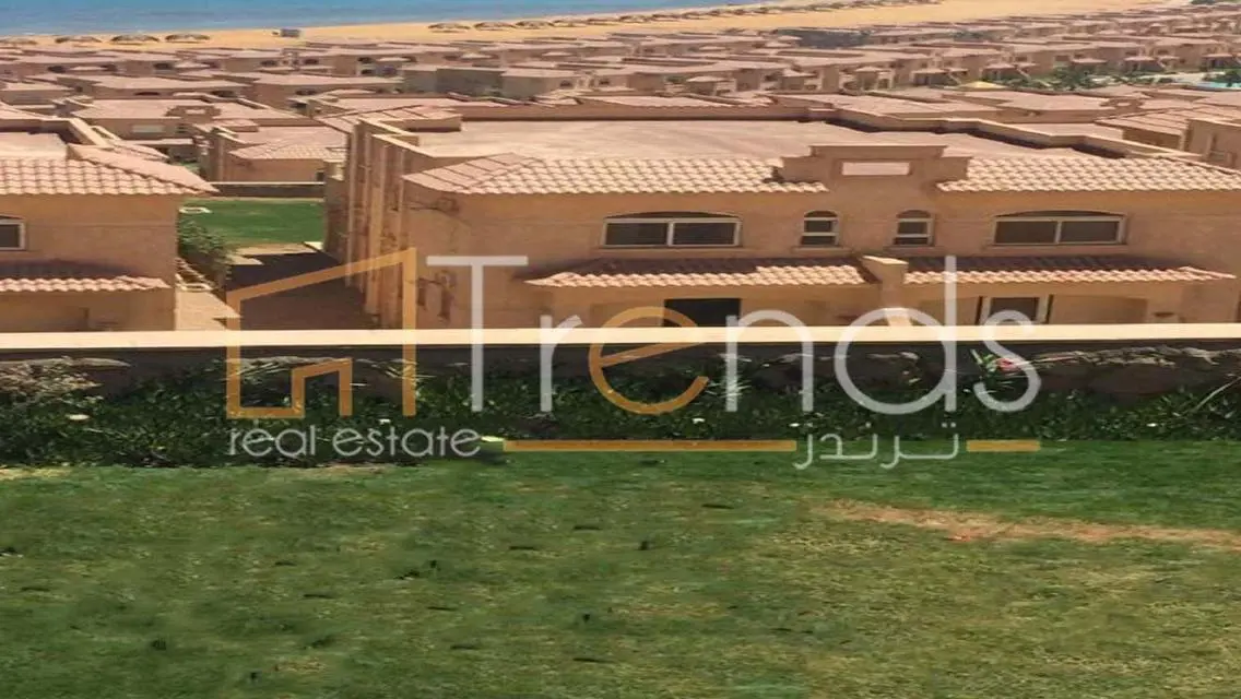 توين فيلا للبيع استلام فورى يطل على البحر مفروشه