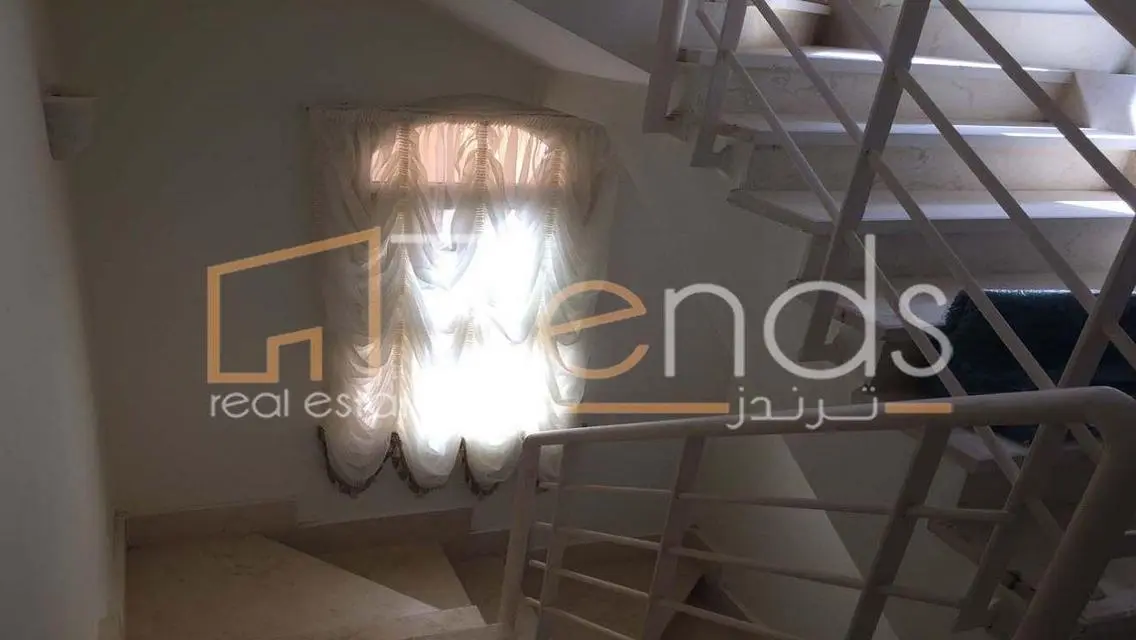 توين فيلا للبيع استلام فورى يطل على البحر مفروشه