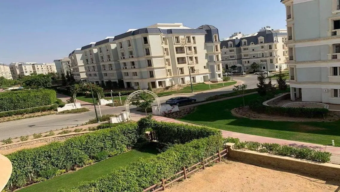 2bdr semi_furnished apt for rent in new Cairo