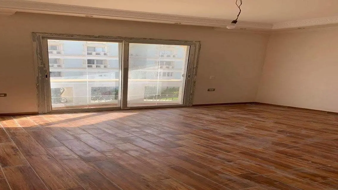 2bdr semi_furnished apt for rent in new Cairo