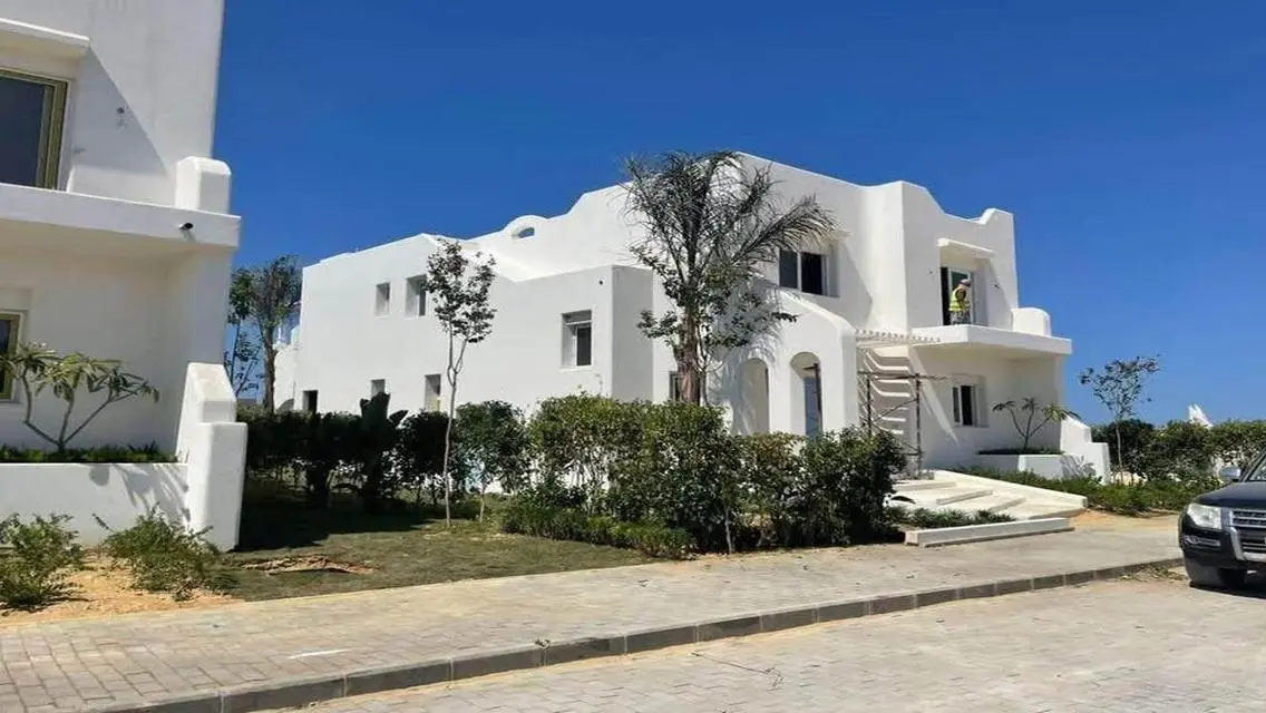 شاليه بجاردن متشطب للبيع في جيفيرا بجوار اعمار