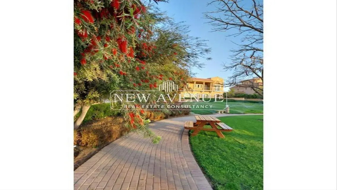 Twinhouse with Downpayment in Hydepark new cairo