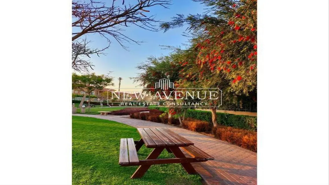Twinhouse with Downpayment in Hydepark new cairo