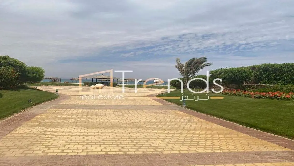 صف ثانى على البحر 3 غرف نوم يرى البحر مباشره