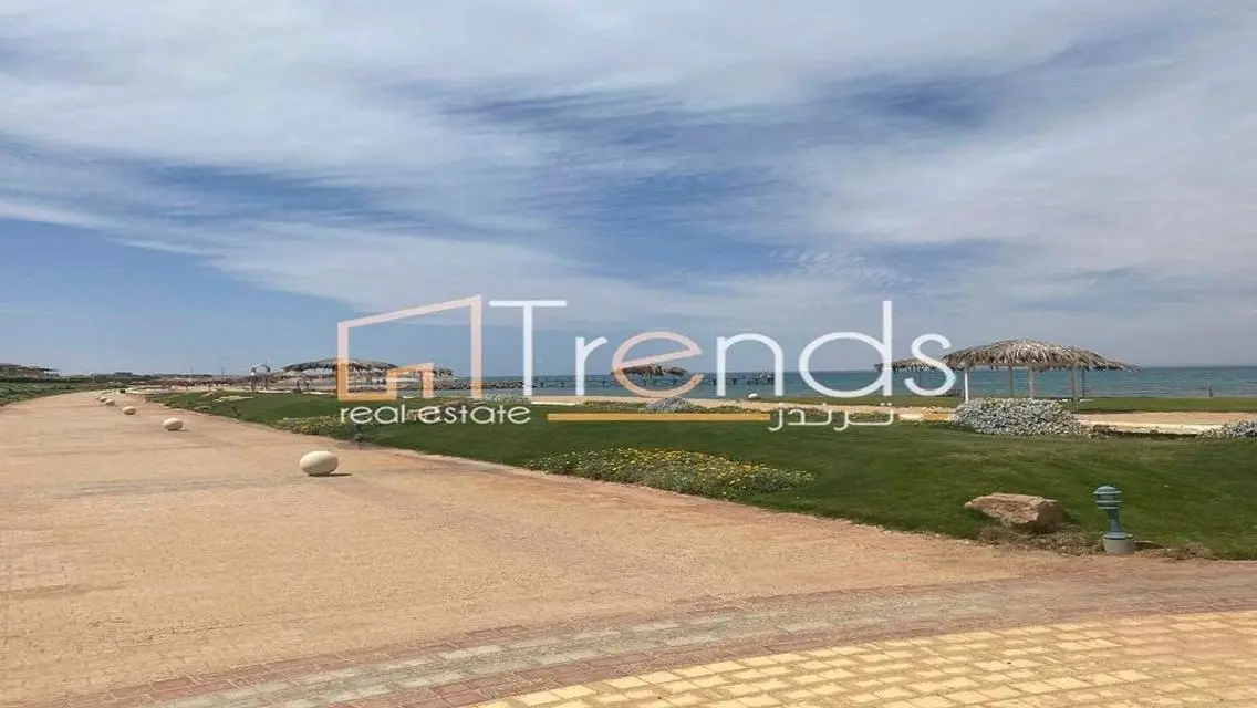 صف ثانى على البحر 3 غرف نوم يرى البحر مباشره