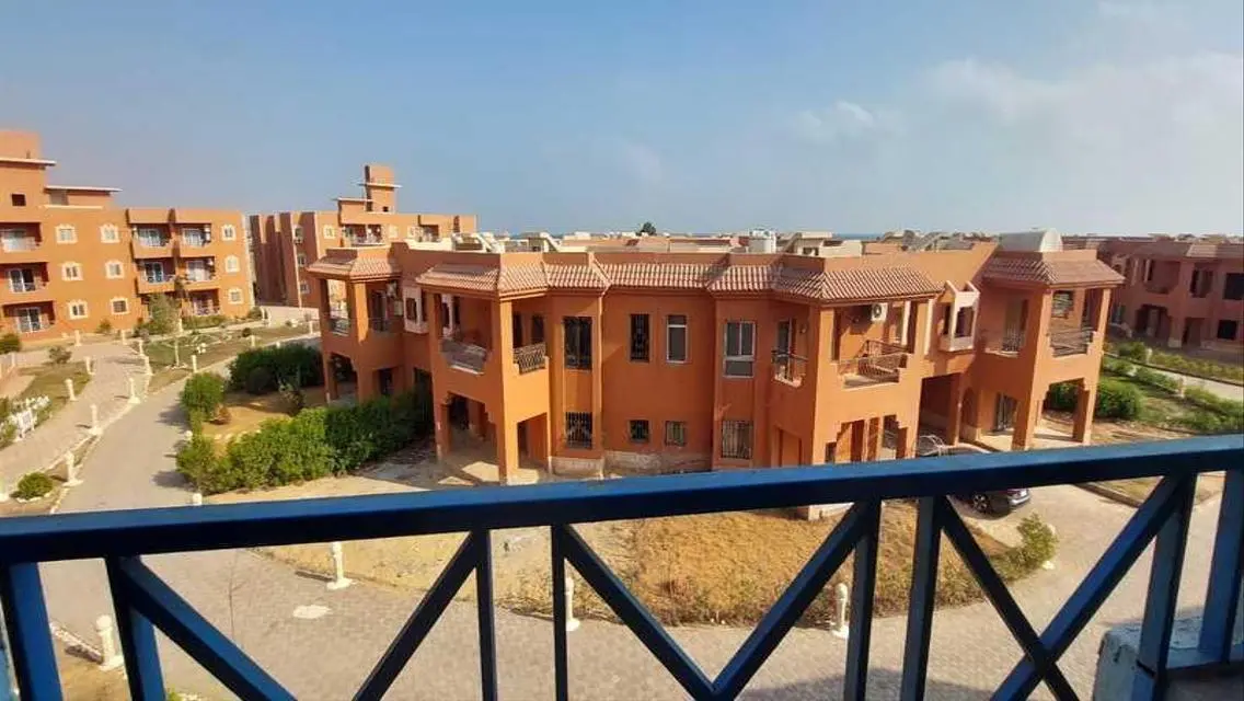شالية للبيع بقرية امكسيكوا براديس العين السخنه   .