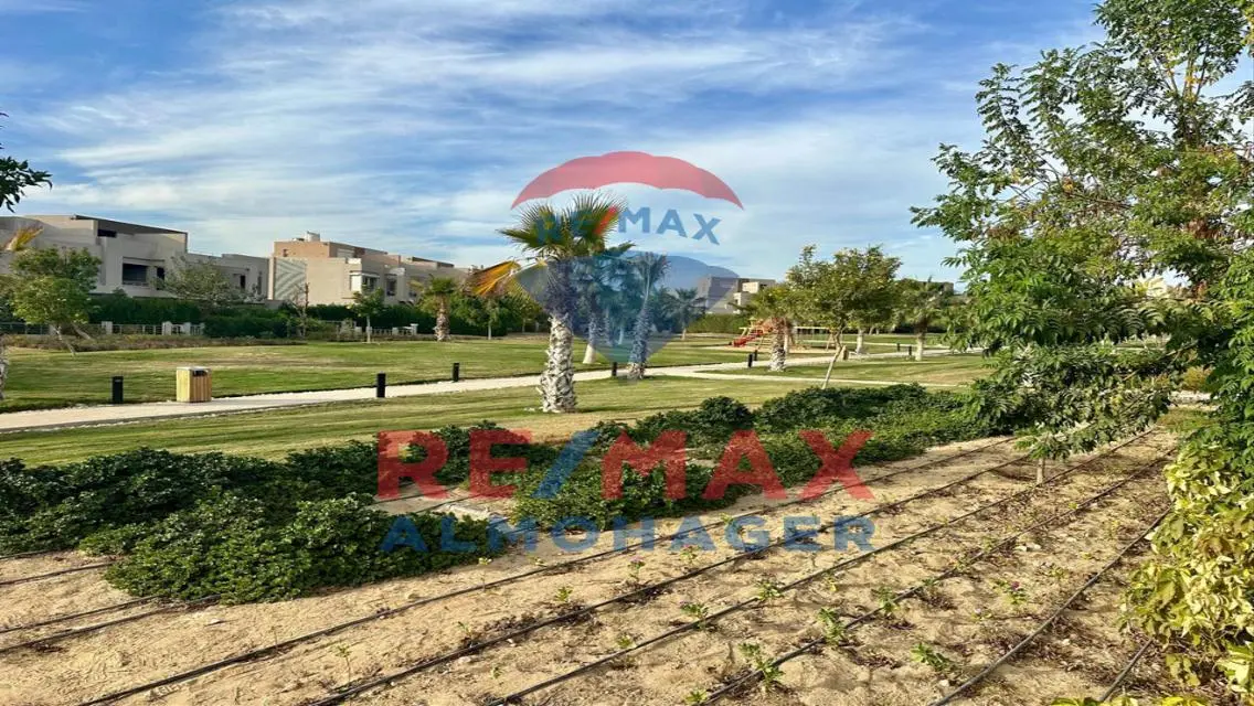 كورنر فيلا بموقع مميز علي الليك - متشطبه بالكامل