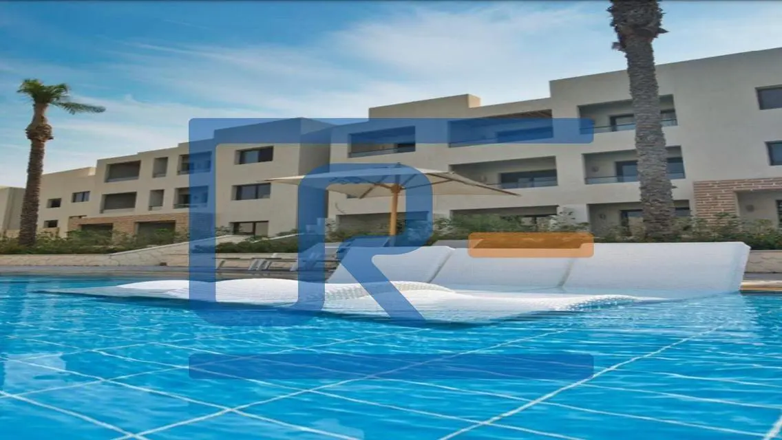 شاليه 3 غرف نوم نصف مفروش يطل على حمام السباحة