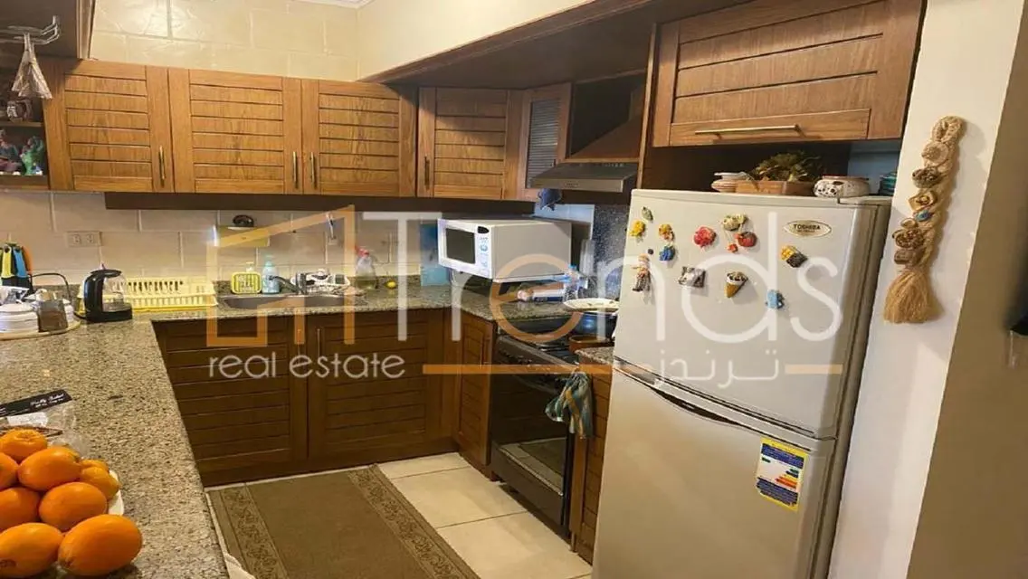 شاليه  أرضى بحديقة خاصه يطل على البحروحمام السباحه