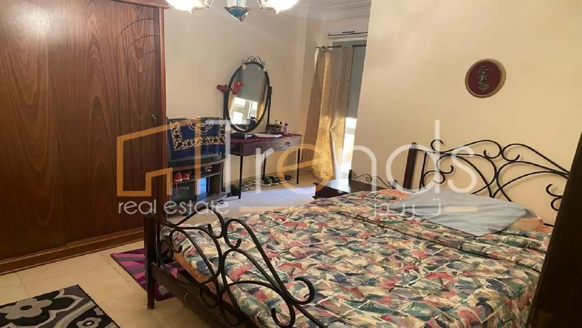 شاليه  أرضى بحديقة خاصه يطل على البحروحمام السباحه