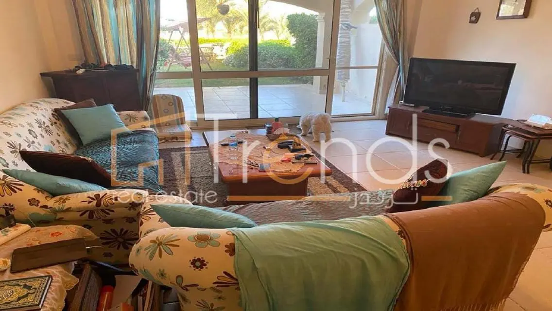 شاليه  أرضى بحديقة خاصه يطل على البحروحمام السباحه