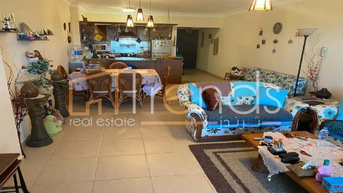 شاليه  أرضى بحديقة خاصه يطل على البحروحمام السباحه