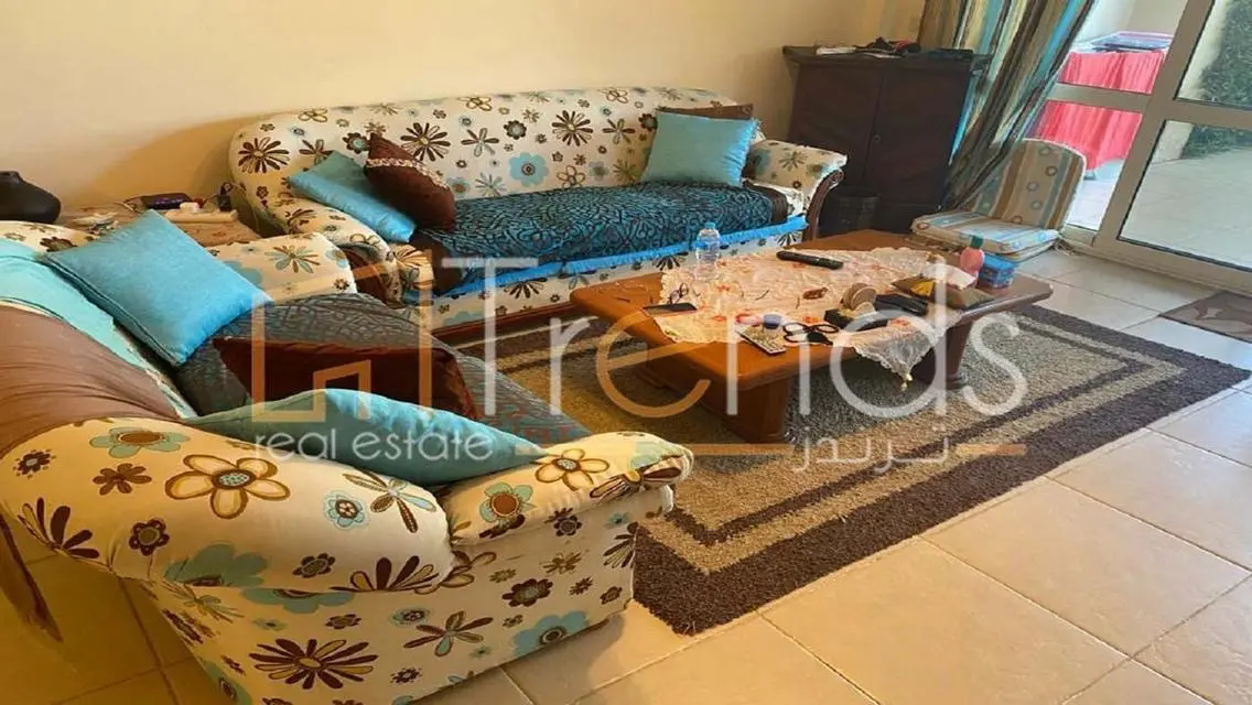 شاليه  أرضى بحديقة خاصه يطل على البحروحمام السباحه