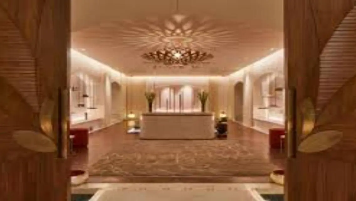 A 47 sqm commercial store directly facing the Icon