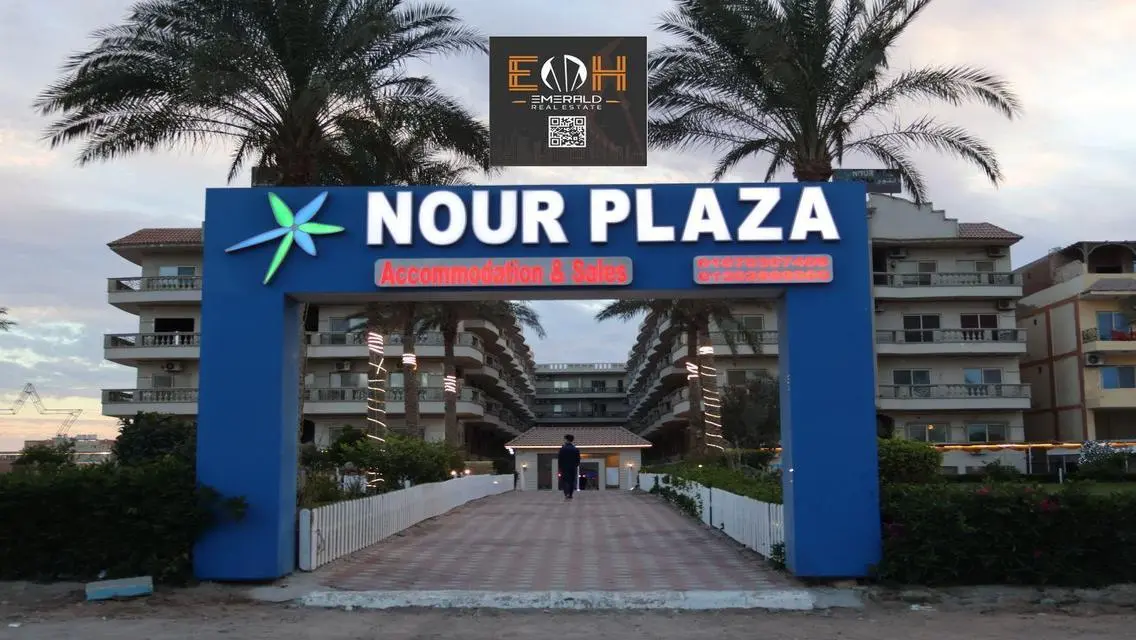 فيلا فاخرة للبيع مع مسبح وحديقة خاصة