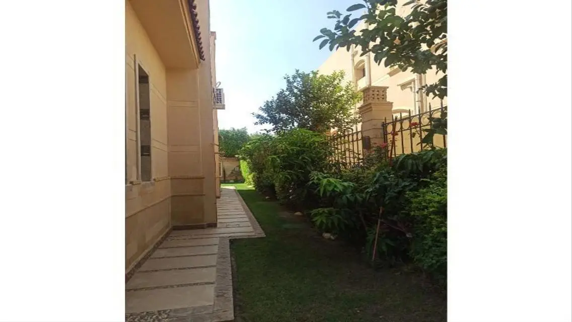 اقل سعرفيلا  للبيع في زيزينيا جاردنز