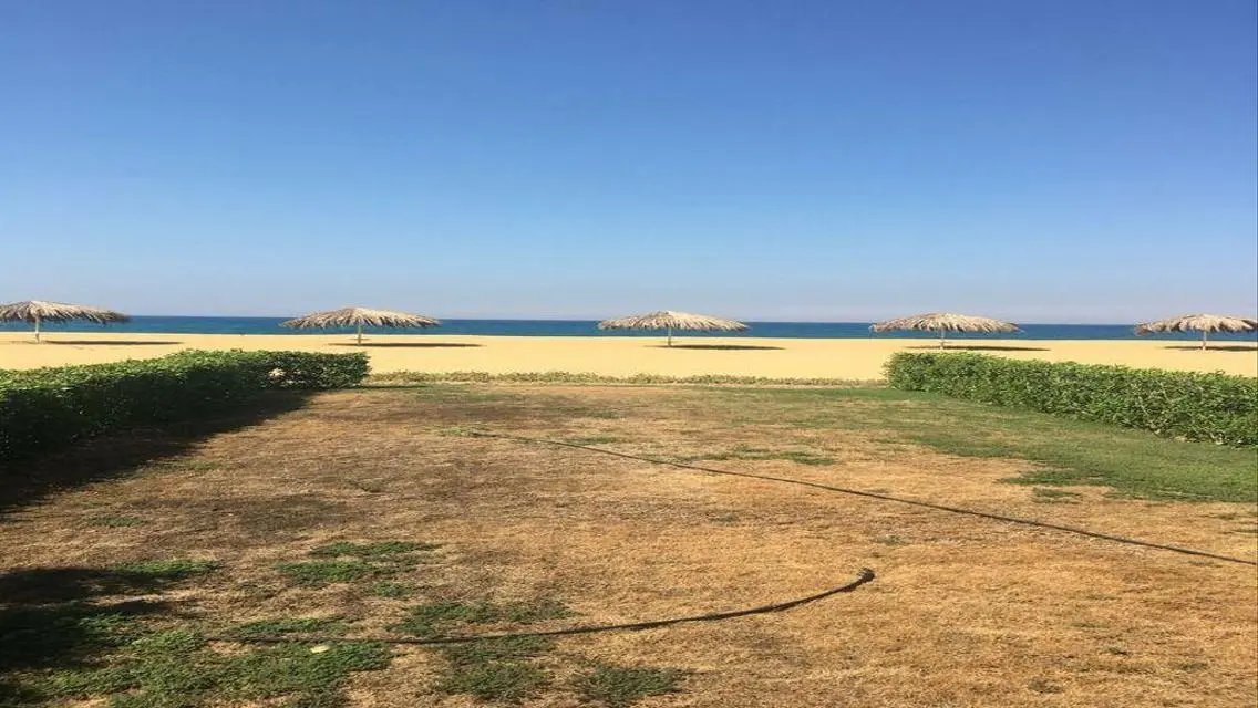 فيلا توين اول صف بحر للبيع بقرية تلال العين السخنة