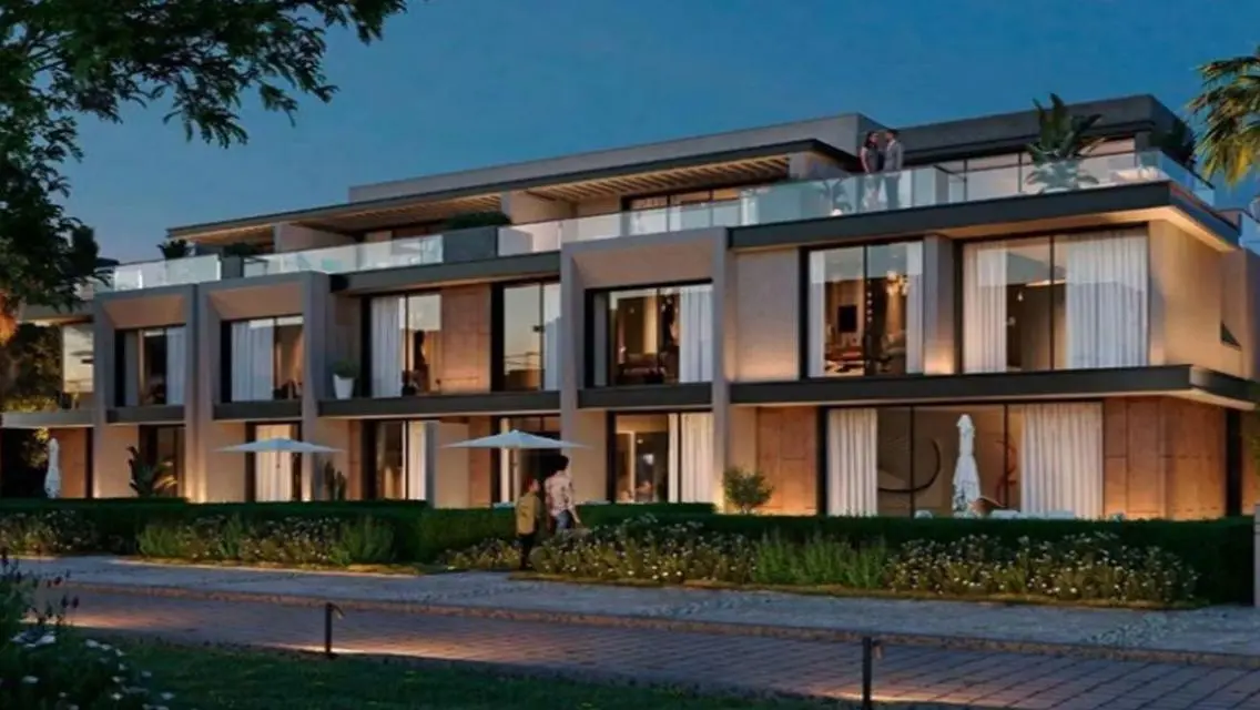 Town house on the highest hill next to New Giza