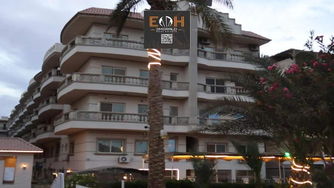 Luxury Apartment with Private Pool and Garden - 3449250 sqm