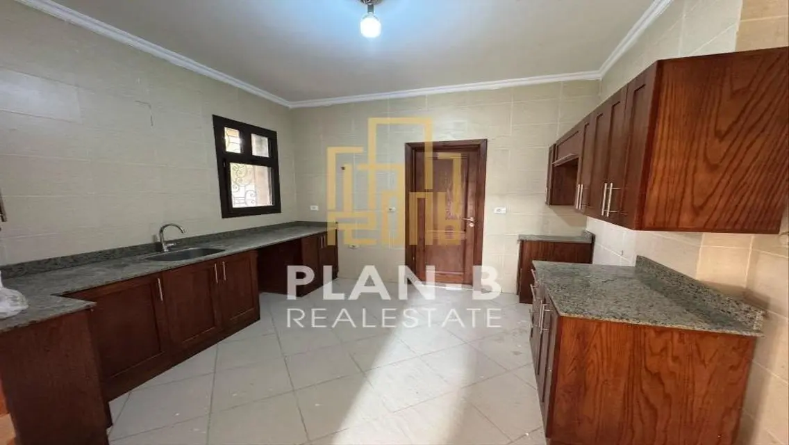 Duplex ground floorin garden inCasa Prime Location