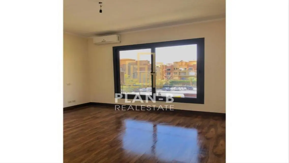 Duplex ground floorin garden inCasa Prime Location