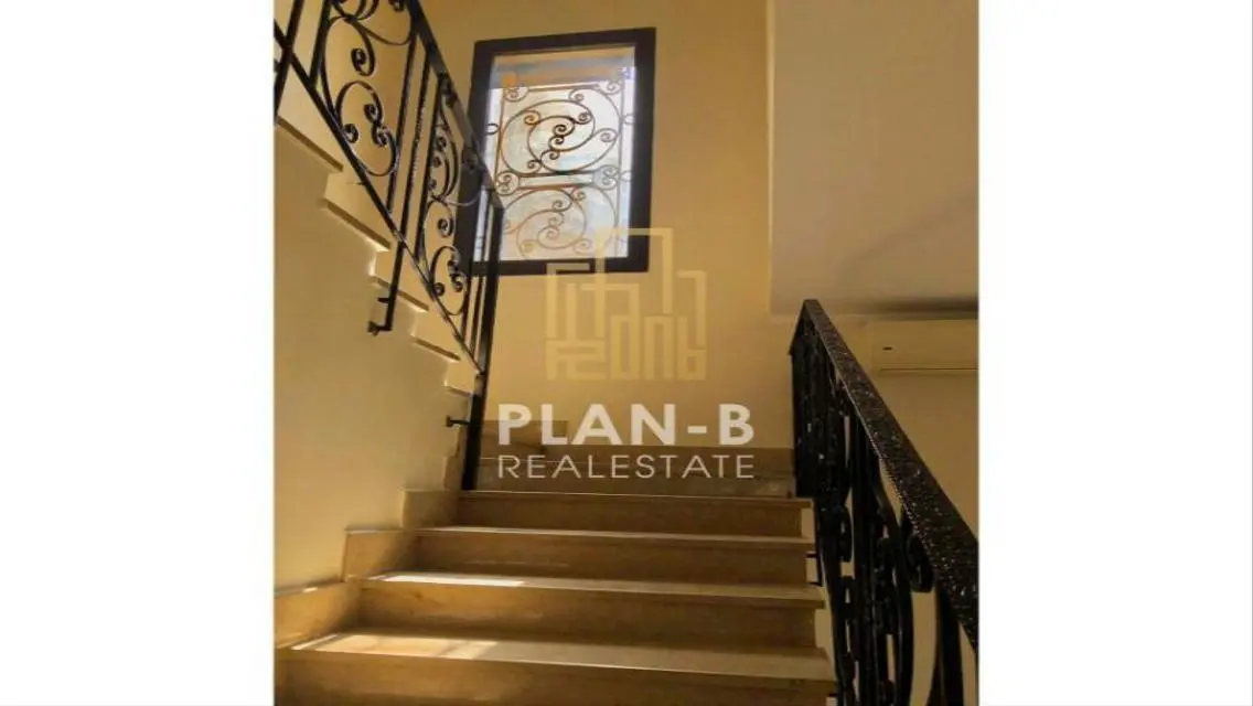 Duplex ground floorin garden inCasa Prime Location