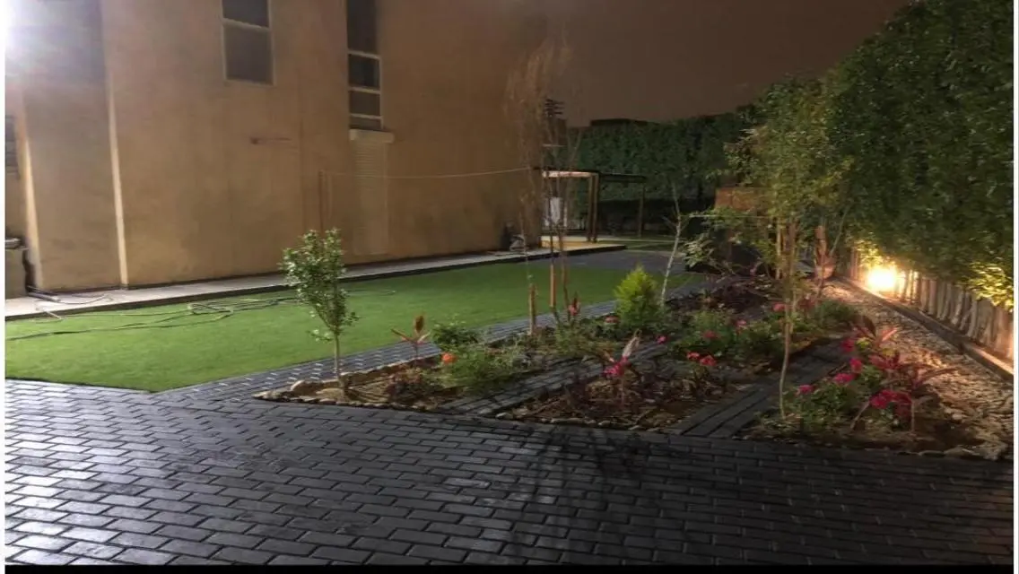 Elegant Twin-House | Prime Location | The Square
