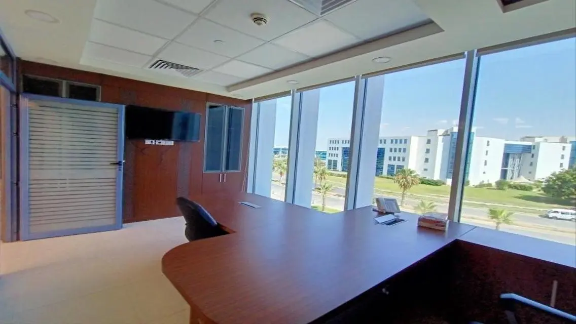 مكتب إداري مفروش للإيجار في LINX Business Park – القرية الذكية