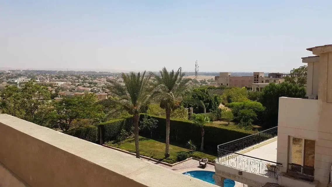 فيلا للبيع , استلام فورى , كمبوند راقى فى الشروق