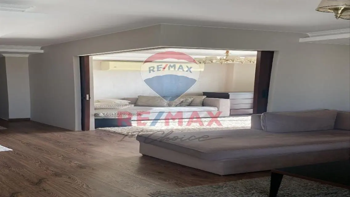 Penthouse for sale in Parkview compound