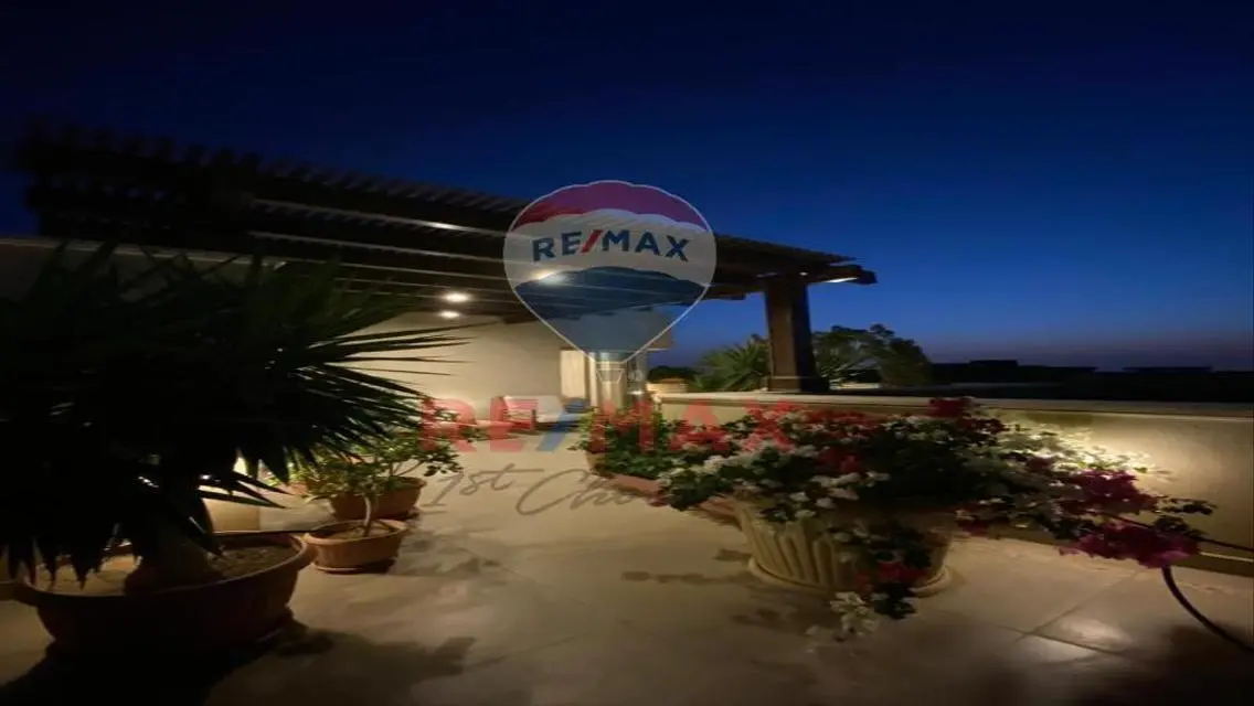 Penthouse for sale in Parkview compound