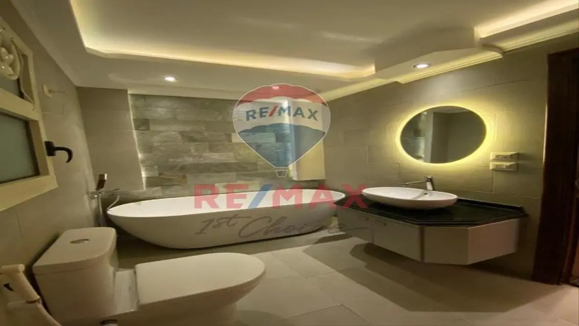Penthouse for sale in Parkview compound