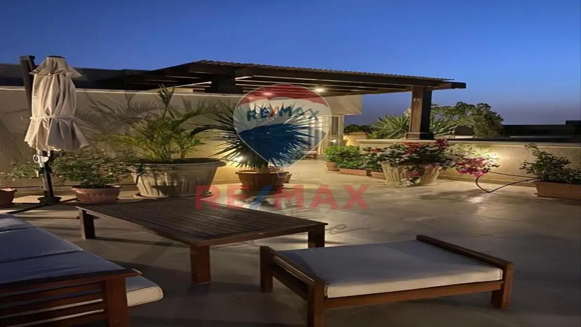 Penthouse for sale in Parkview compound