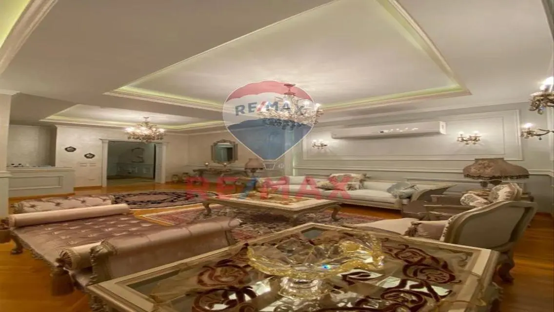 Penthouse for sale in Parkview compound