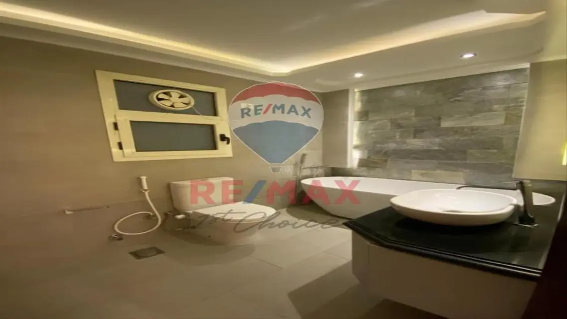 Penthouse for sale in Parkview compound