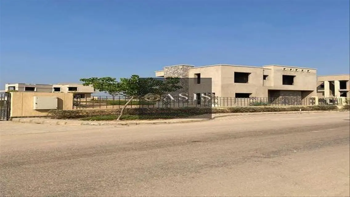 TOWNHOUSE CORNER PRIME LOCATION - LOWEST PRICE