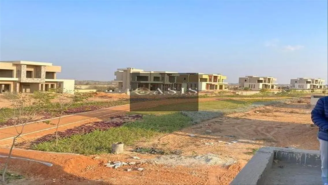 TOWNHOUSE CORNER PRIME LOCATION - LOWEST PRICE