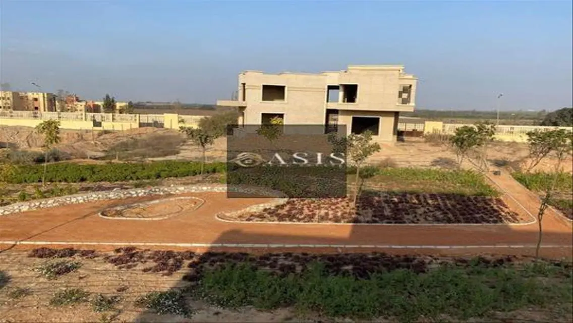 TOWNHOUSE CORNER PRIME LOCATION - LOWEST PRICE