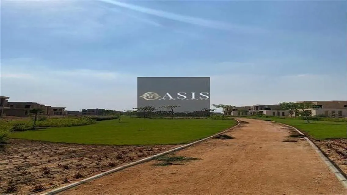 TOWNHOUSE CORNER PRIME LOCATION - LOWEST PRICE