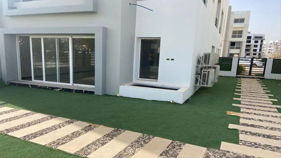 دوبلكس للايجار المفروش في كومباوند هايد بارك القاه