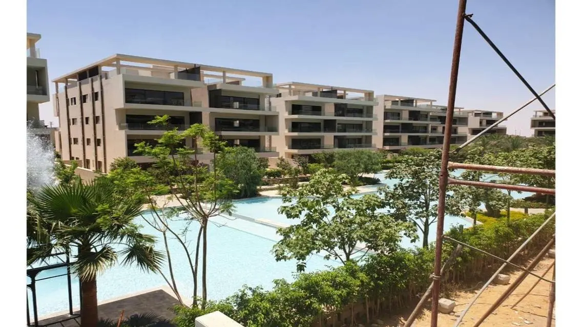 Luxury Apartment with Stunning Lake View