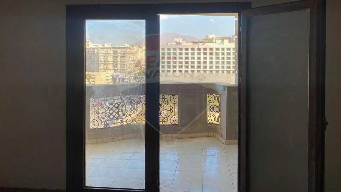 شقة للبيع 180 م سموحة (ش فوزي معاذ الرئيسي)
