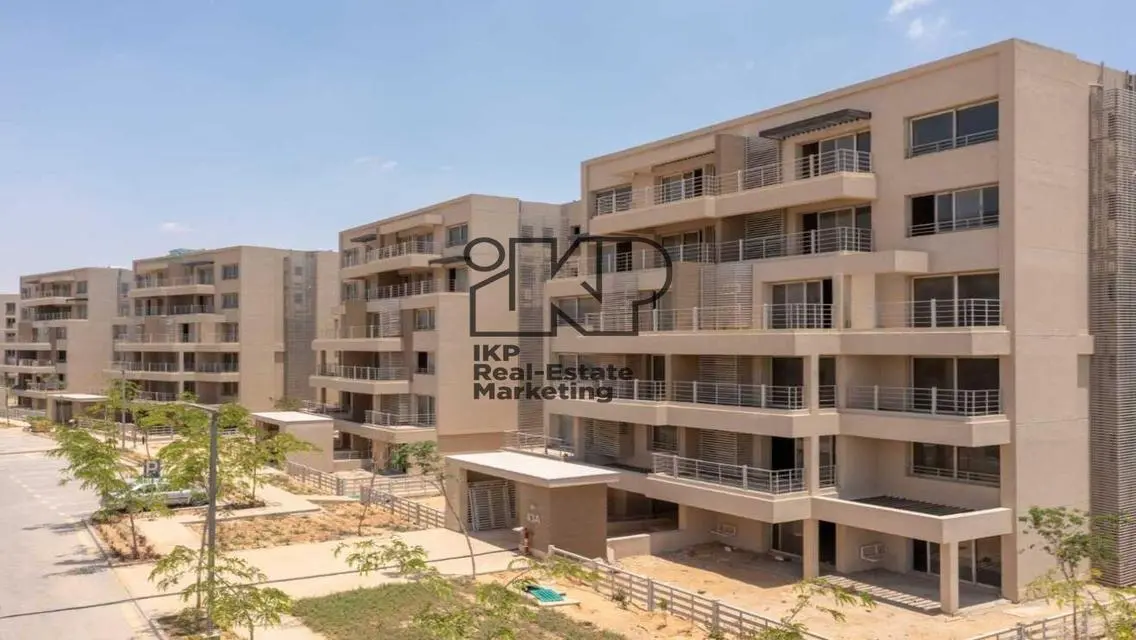 Resale apartment with garden in Capital gardens