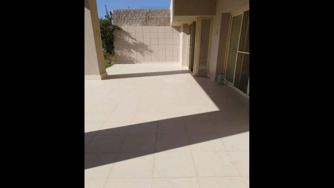 شاليه للايجار مزود بخمسة أجهزة تكييف جديده