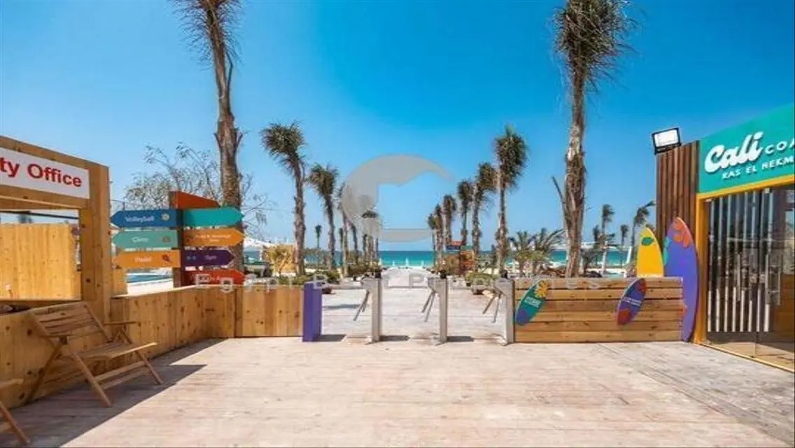 شاليه غرفتين للبيع في Cali coast راس الحكمه