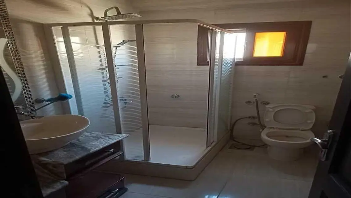 شقة هاى لوكس للبيع في منتجع النخيل التجمع الاول  .
